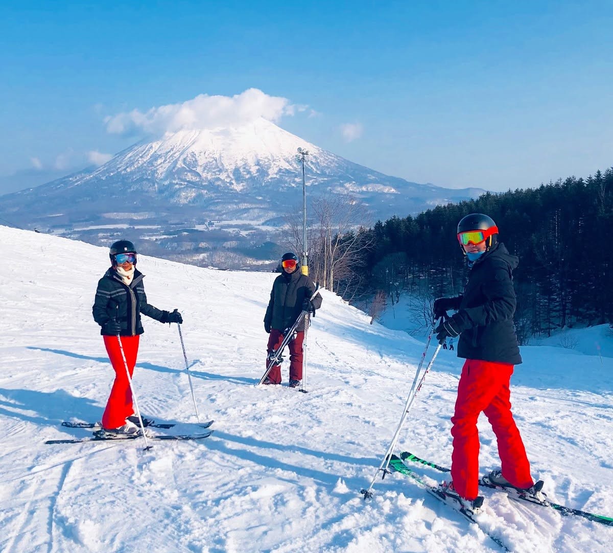 Niseko Ski Resort Guide with snowy mountain slopes in Hokkaido, Japan